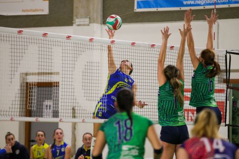 #FipavLombardia #VolleyAddictedDINKLE GALBIATE 2 - VIRTUS CERMENATE 3Serie C Femminile 2023/24 Lombardia - 10^ GiornataGalbiate (LC) - 9 dicembre 2023Gallery: www.volleyaddicted.comCredit: Morotti Matteo/VolleyAddicted.com