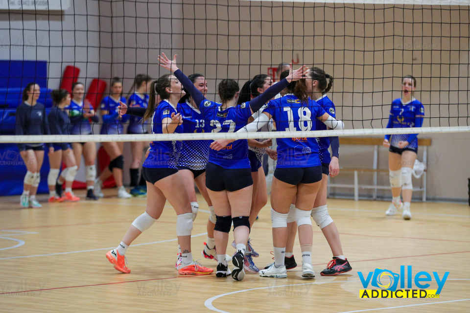 #FipavLombardia #VolleyAddicted

VOLLEY COLICO 3 - VIRTUS CERMENATE 2
Serie C Femminile 2023/24 Lombardia - 24^ Giornata
Colico (LC) - 27 aprile 2024

Gallery: www.volleyaddicted.com
Credit: Morotti Matteo/VolleyAddicted.com