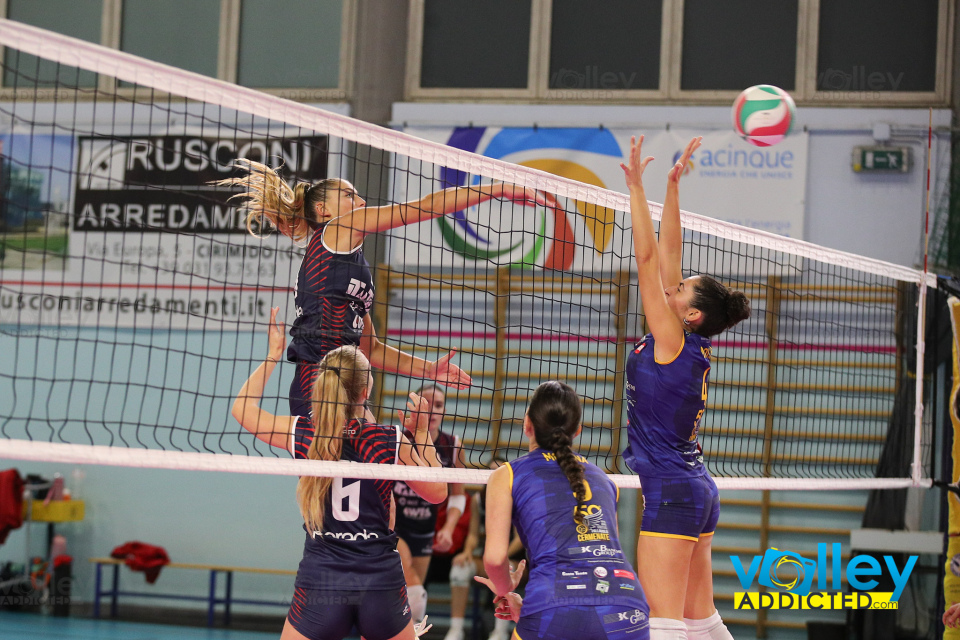 #FipavLombardia #VolleyAddictedBIANCHI GROUP CERMENATE 3 - ITALTEX CABIATE 0Serie C Femminile 2024/25 Lombardia - 1^ GiornataCermenate (CO) - 12 ottobre 2024Gallery: www.volleyaddicted.comCredit: Morotti Matteo/VolleyAddicted.com