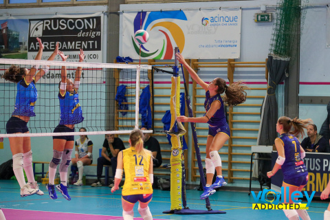 #FipavLombardia #VolleyAddictedRUSCONI ARREDAMENTI CERMENATE 3VOLLEY TEAM BIANZA 03^ Giornata Serie D FemminileCermenate (CO) - 12 ottobre 2024Gallery: www.volleyaddicted.comCredit: Morotti Matteo/VolleyAddicted.com