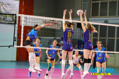 #FipavLombardia #VolleyAddictedRUSCONI ARREDAMENTI CERMENATE 3VOLLEY TEAM BIANZA 03^ Giornata Serie D FemminileCermenate (CO) - 12 ottobre 2024Gallery: www.volleyaddicted.comCredit: Morotti Matteo/VolleyAddicted.com