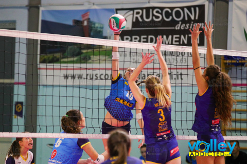 #FipavLombardia #VolleyAddictedRUSCONI ARREDAMENTI CERMENATE 3VOLLEY TEAM BIANZA 03^ Giornata Serie D FemminileCermenate (CO) - 12 ottobre 2024Gallery: www.volleyaddicted.comCredit: Morotti Matteo/VolleyAddicted.com