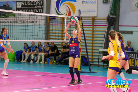 #FipavLombardia #VolleyAddictedRUSCONI ARREDAMENTI CERMENATE 3VOLLEY TEAM BIANZA 03^ Giornata Serie D FemminileCermenate (CO) - 12 ottobre 2024Gallery: www.volleyaddicted.comCredit: Morotti Matteo/VolleyAddicted.com